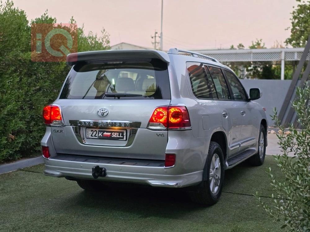 تۆیۆتا لاند کروزەر